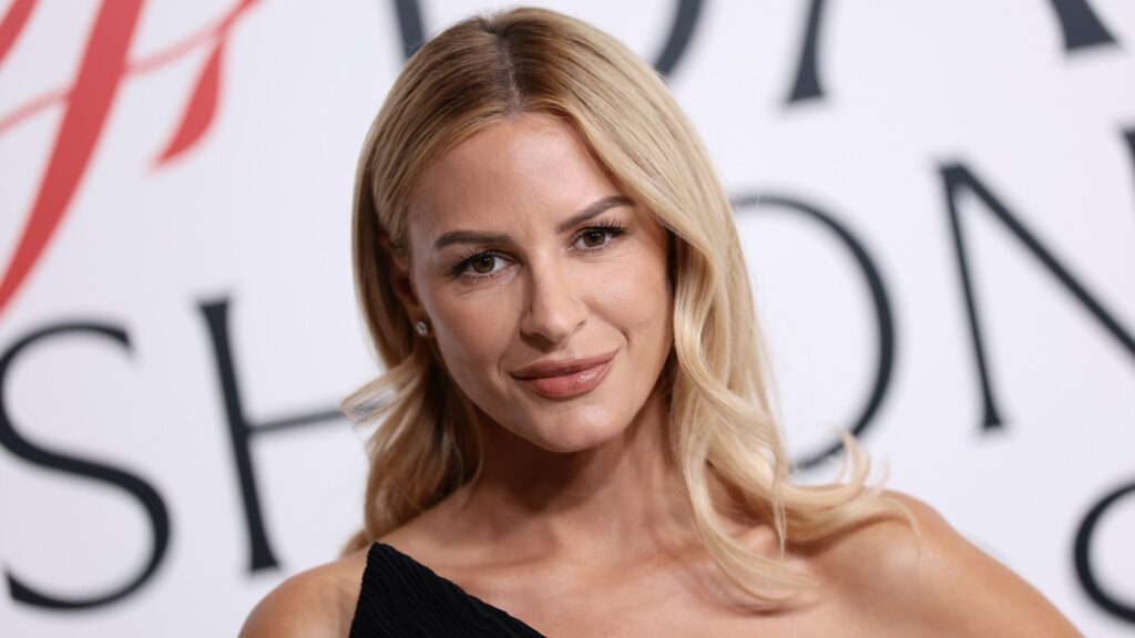 Morgan Stewart on Wave of Home Burglaries in L.A.: “Everyone I Know Has Gotten Robbed” Morgan Stewart on Wave of Home Burglaries in L.A.: “Everyone I Know Has Gotten Robbed”