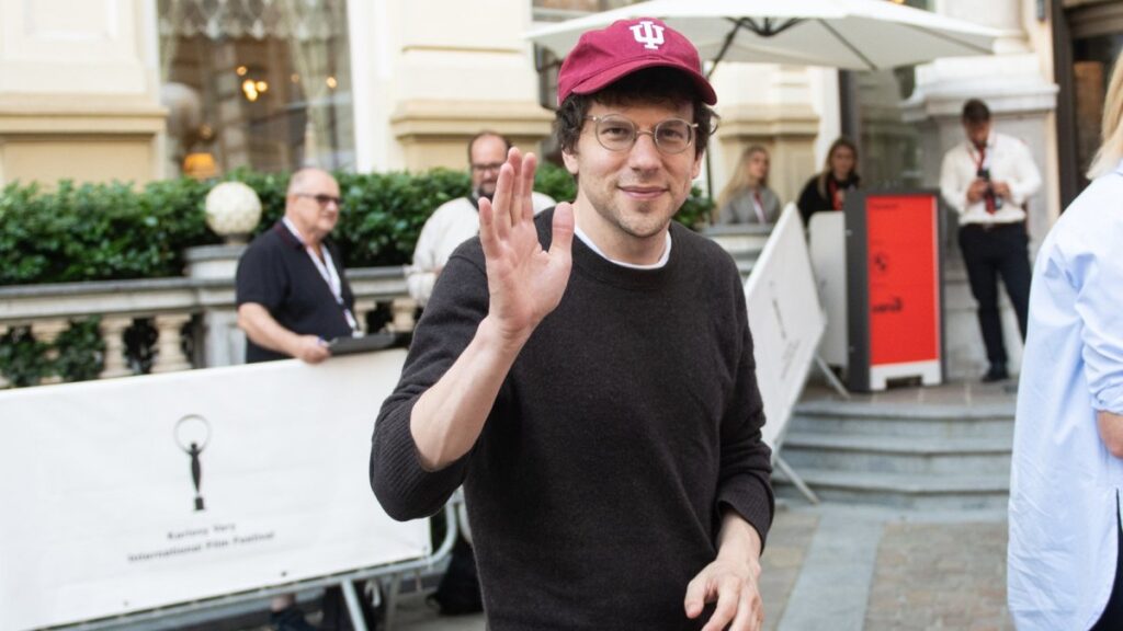 Jesse Eisenberg Is Getting Polish Citizenship and Wants to Work More in Europe: In the U.S., the “Kind of Films I Love Are Increasingly Difficult to Make” Jesse Eisenberg Is Getting Polish Citizenship and Wants to Work More in Europe: In the U.S., the “Kind of Films I Love Are Increasingly Difficult to Make”