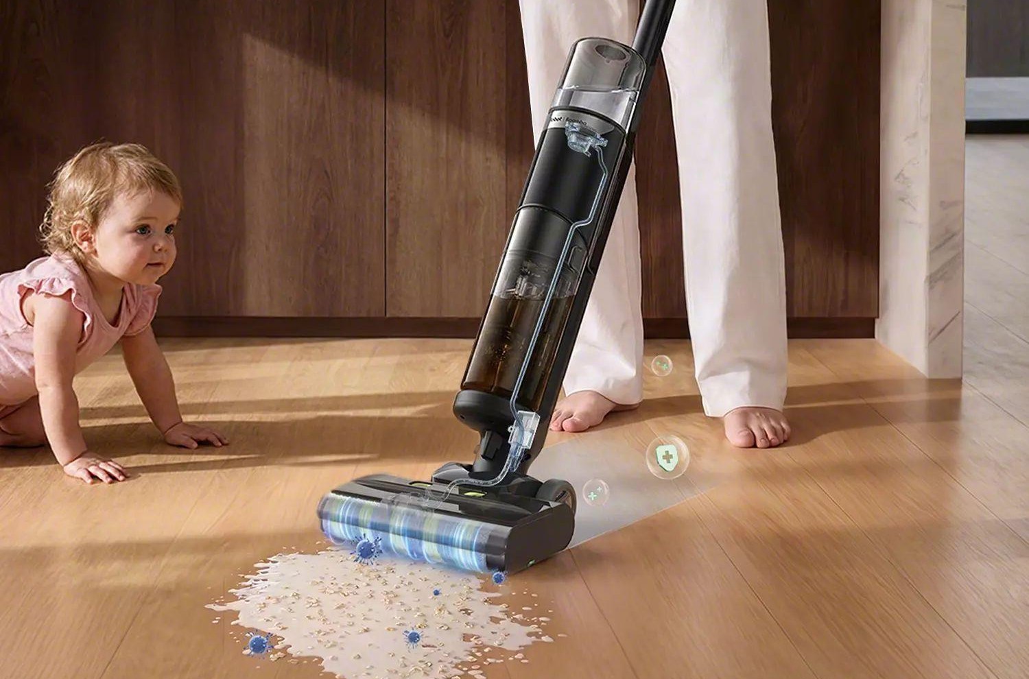 Roomba_Electro_Black_Photo_Insitu_Sanitize_Homepage_Banner_Mobile_1500x1500
