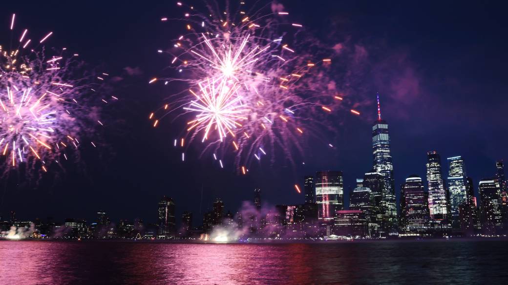 Click to play video: 'US July 4th: America celebrates 250 years of independence'