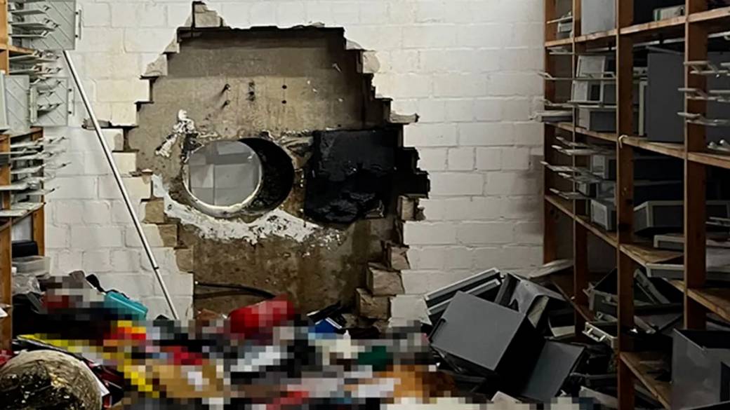 Click to play video: 'German bank heist: Thieves drill into bank vault, steal tens of millions'