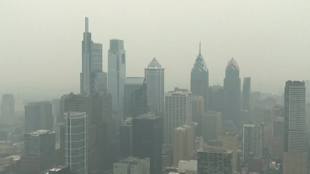 Click to play video: 'Wildfire smoke from Canada engulfs US cities as air quality plummets'