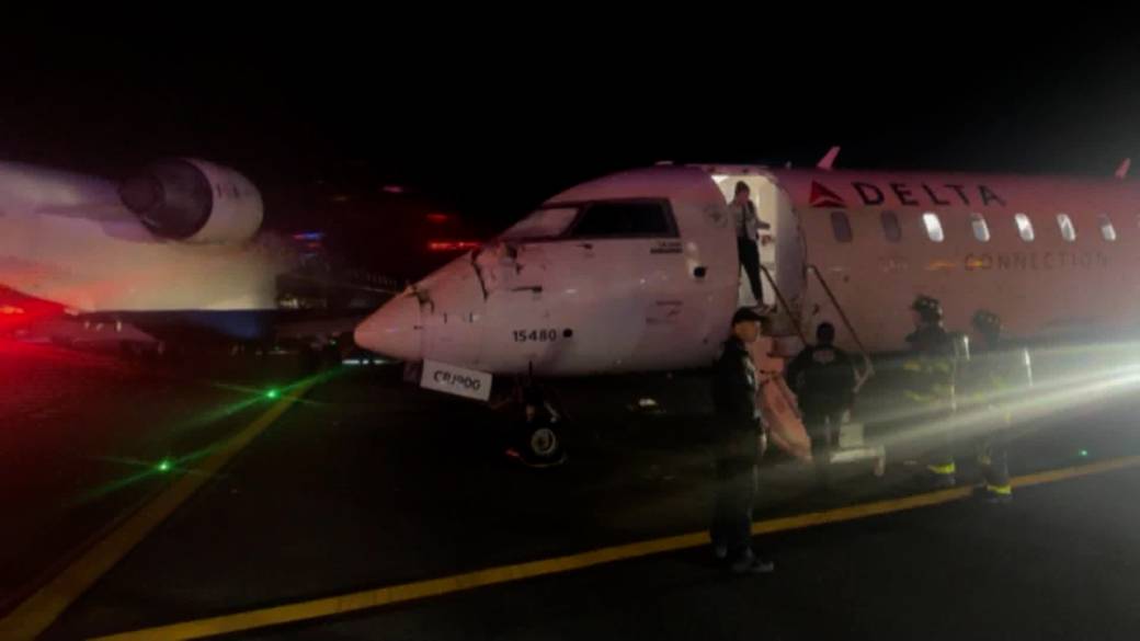Click to play video: '2 Delta jets collide on taxiway at LaGuardia airport'