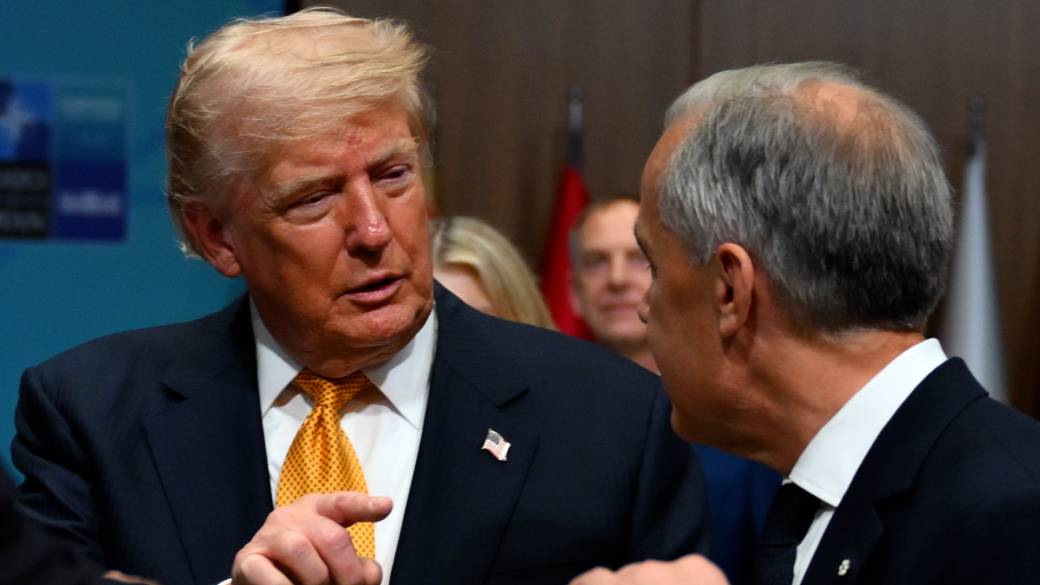 Click to play video: 'Trump hits Canada with new 50% tariff over ‘discriminatory’ trade actions'