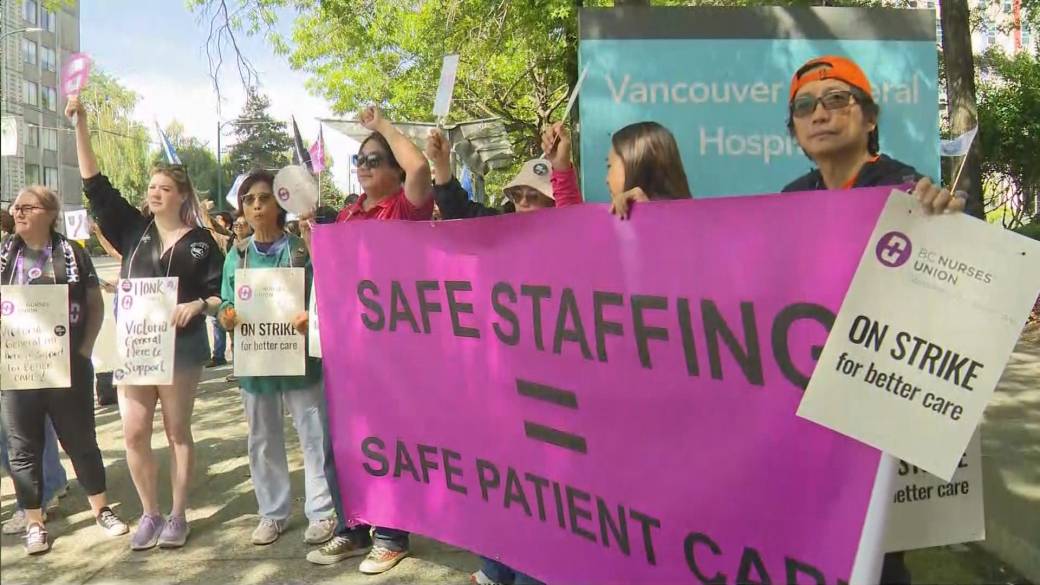 Click to play video: 'B.C. government under pressure to settle nurses’ dispute'