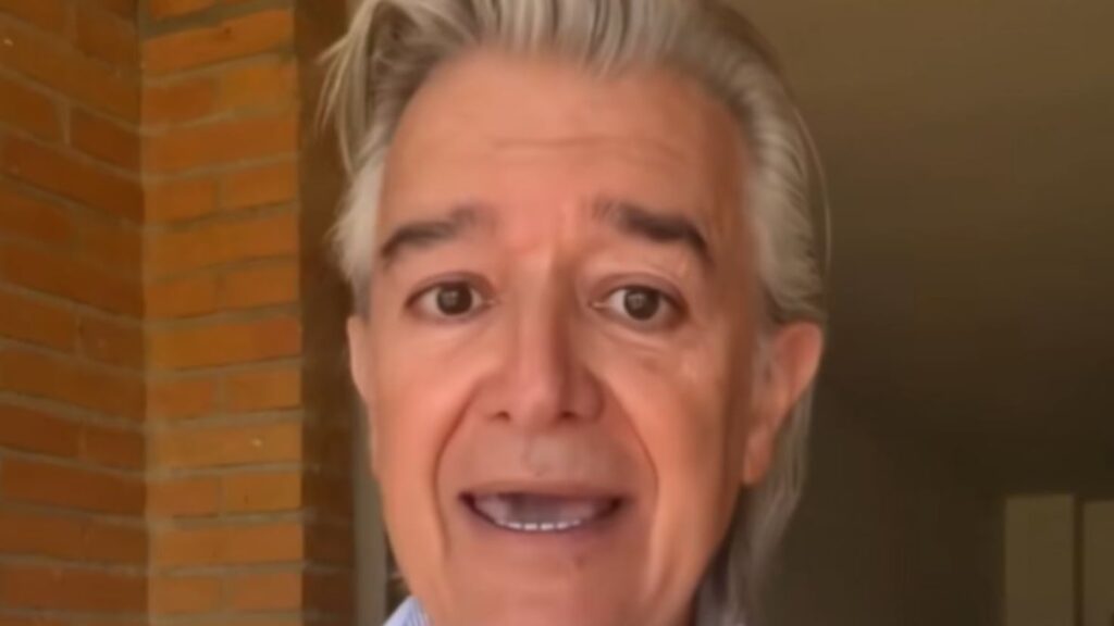 Dr. Vázquez, nutrition expert: “Swimming in the ocean makes your body burn far more energy than you think” Dr. Vázquez, nutrition expert: “Swimming in the ocean makes your body burn far more energy than you think”