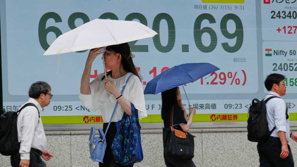 Asian shares sink, with Tokyo down nearly 5% Asian shares sink, with Tokyo down nearly 5%