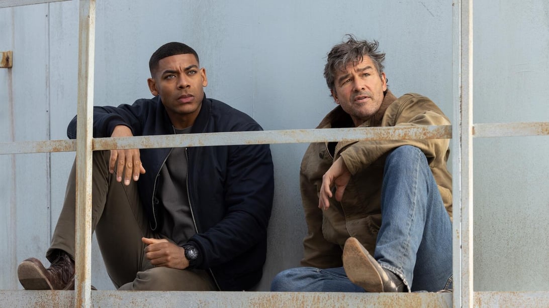 Aaron Pierre and Kyle Chandler, Lanterns