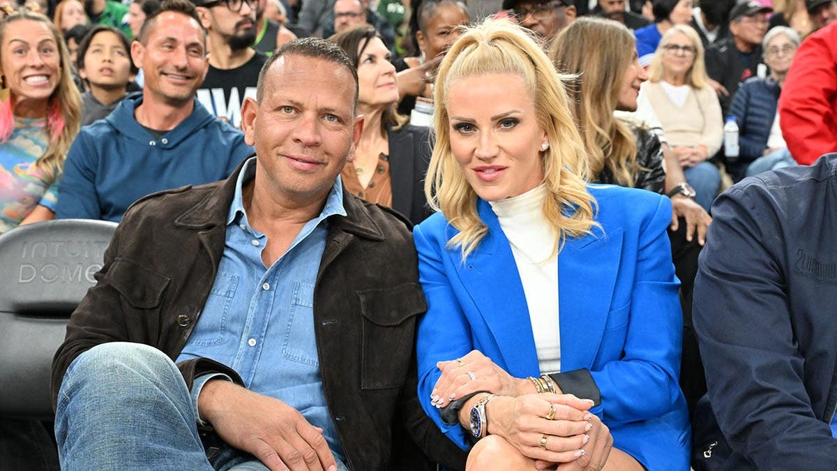 Alex Rodriguez and Jaclyn Cordeiro attend a basketball game