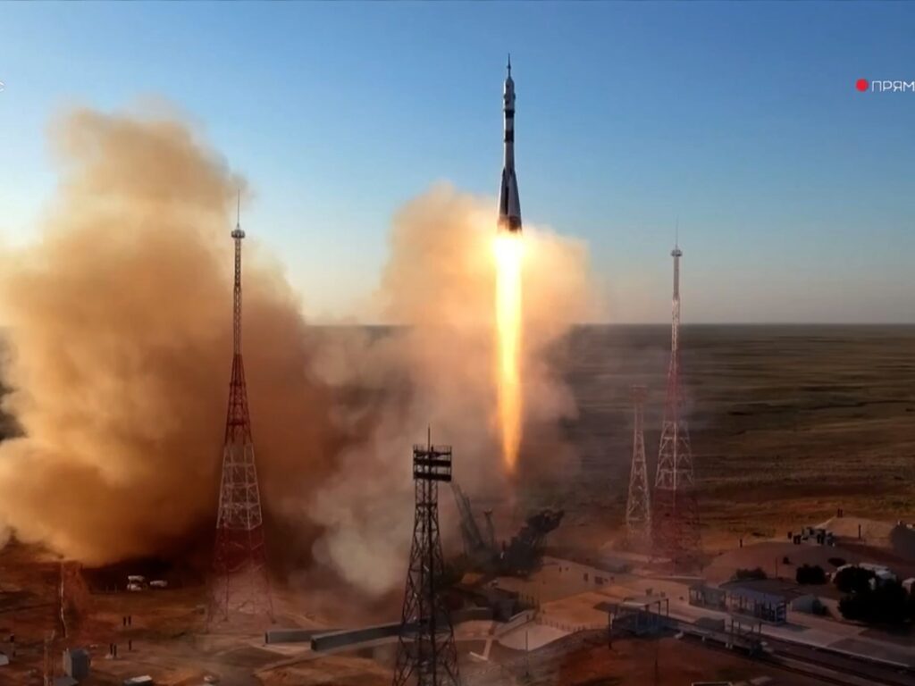 US, Russian astronauts launch into orbit for joint space mission US, Russian astronauts launch into orbit for joint space mission