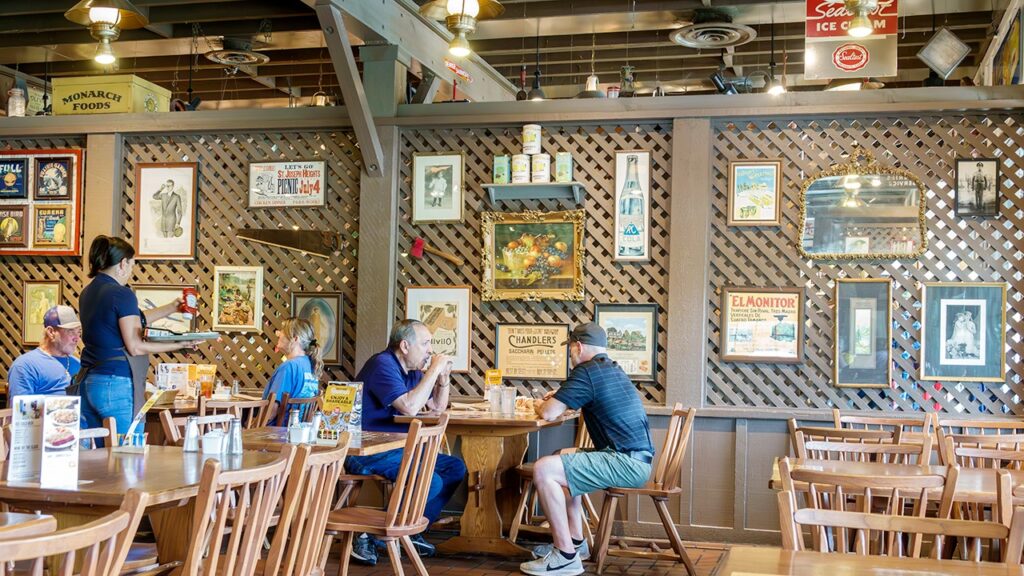 Cracker Barrel comeback gains steam as loyal customer says return visit ‘felt like coming home’ Cracker Barrel comeback gains steam as loyal customer says return visit 'felt like coming home'