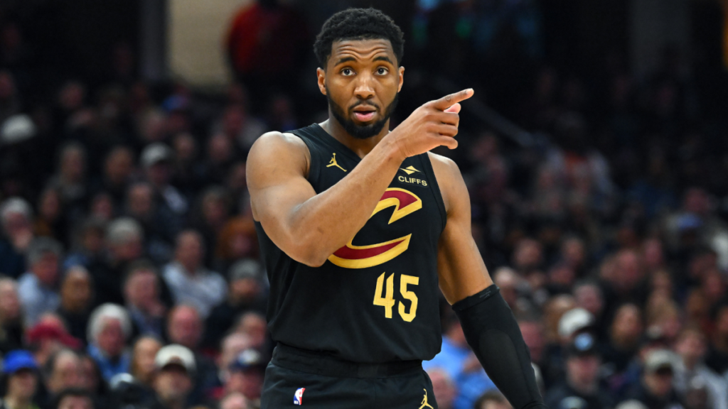 Donovan Mitchell signs $273M contract extension with Cavaliers: What it means for Cavs future, LeBron pursuit Donovan Mitchell signs $273M contract extension with Cavaliers: What it means for Cavs future, LeBron pursuit