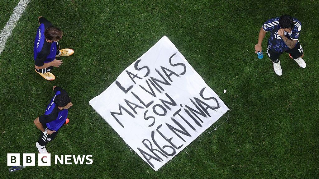 White House defends Argentina team over Falklands banner White House defends Argentina team over Falklands banner