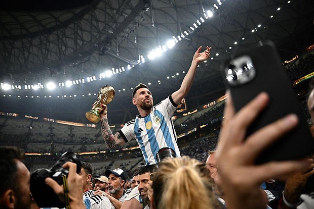 FBL-WC-2022-MATCH64-ARG-FRA-TROPHY
