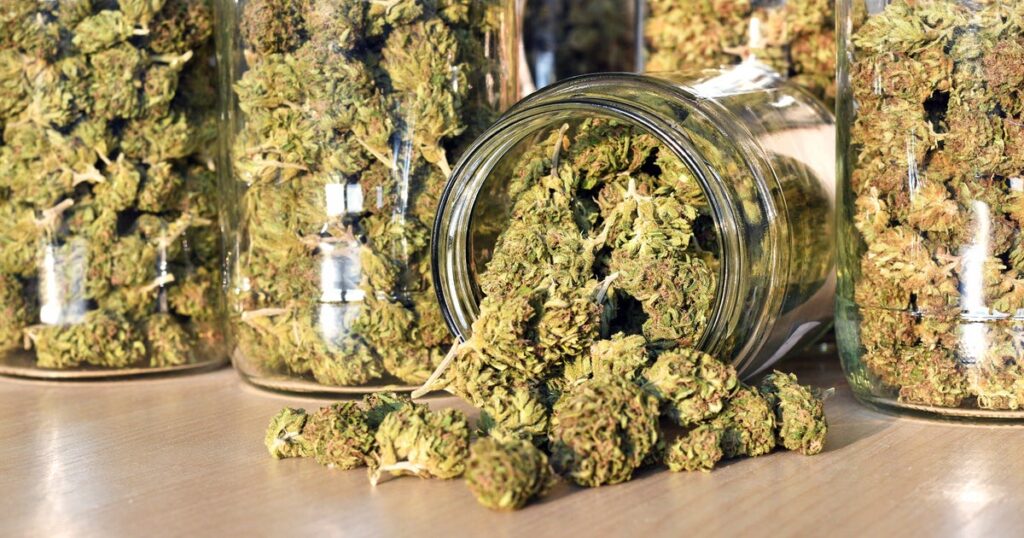 San Francisco supervisors approve cannabis cafés offering food, live entertainment San Francisco supervisors approve cannabis cafés offering food, live entertainment