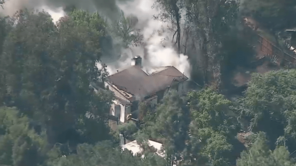 Fire damages house, spreads to brush in Hollywood Hills Fire damages house, spreads to brush in Hollywood Hills
