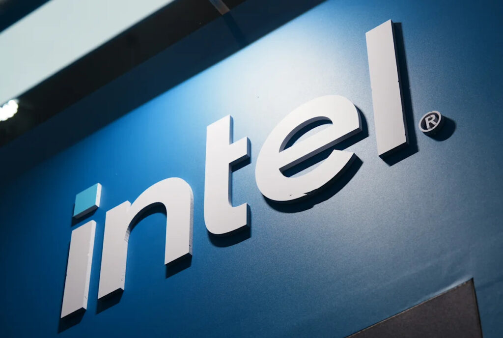 Intel stock falls nearly 8% despite big Q2 earnings beat