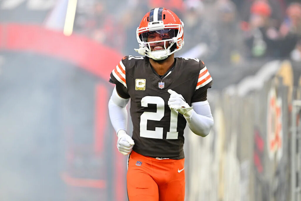 Browns reportedly reach record 2-year, $62.2 million extension with CB Denzel Ward Browns reportedly reach record 2-year, $62.2 million extension with CB Denzel Ward