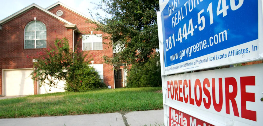Foreclosures hit highest level since 2019, sparking interest from bargain hunters Foreclosures hit highest level since 2019, sparking interest from bargain hunters