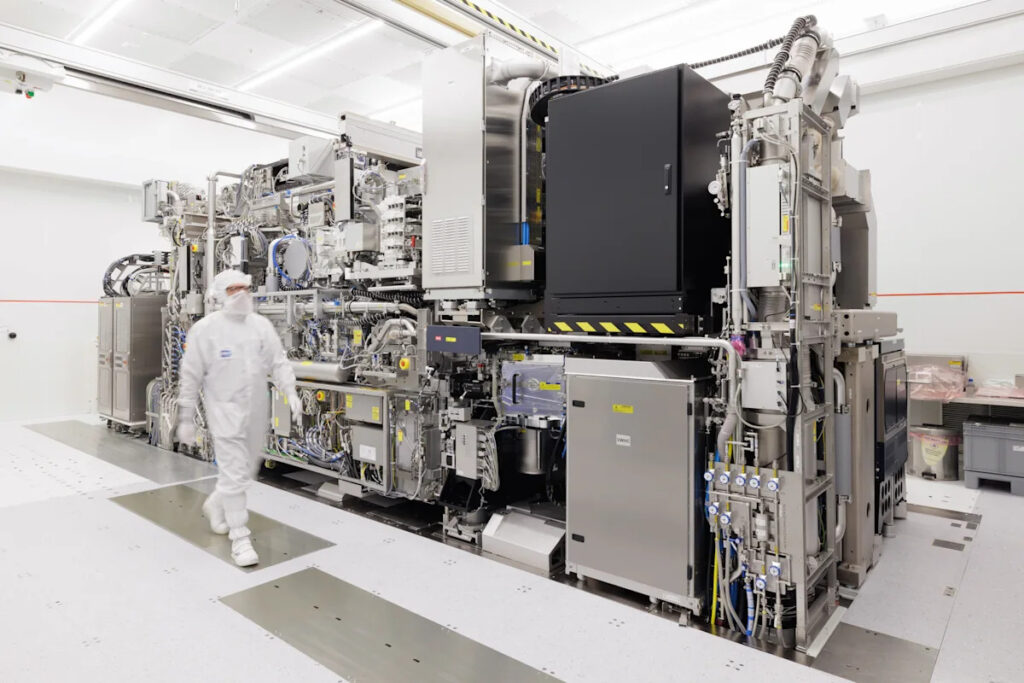 ASML raises outlook on strong orders for advanced chipmaking equipment ASML raises outlook on strong orders for advanced chipmaking equipment