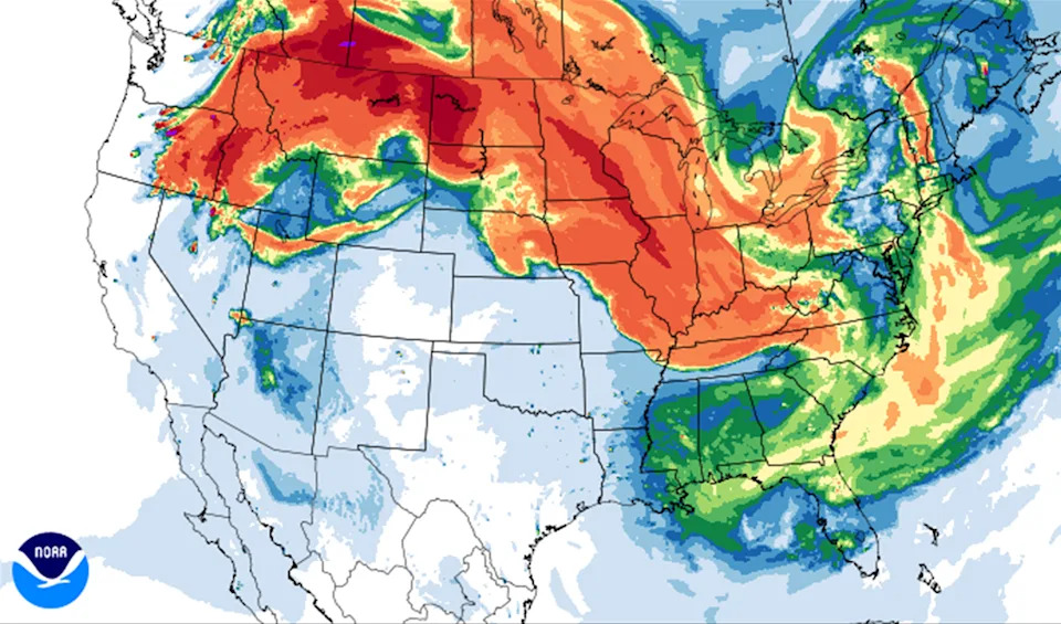 A map of the smoke forecast for the United States that shows a large plume of smoke originating in the Pacific Northwest and traveling east into the Midwest.