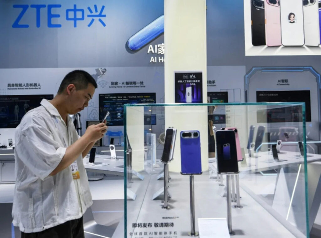 Pocket-size AI: Powerful phones star at China show Pocket-size AI: Powerful phones star at China show