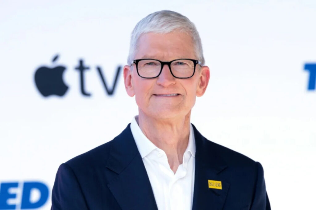 Apple tops estimates in CEO Cook’s final quarter, but shares fall Apple tops estimates in CEO Cook's final quarter, but shares fall