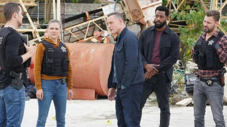 Chicago P.D. cast standing