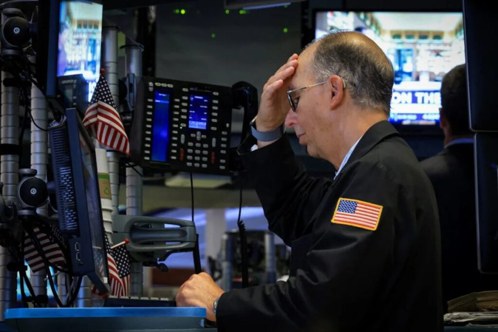 Teetering US stock market faces jobs report, big earnings week Teetering US stock market faces jobs report, big earnings week