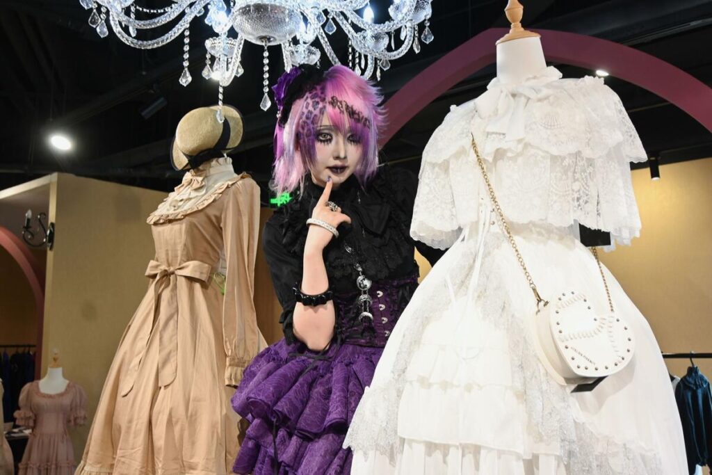 FEATURE: Lolita fashion from Japan finds growing fan base in China FEATURE: Lolita fashion from Japan finds growing fan base in China