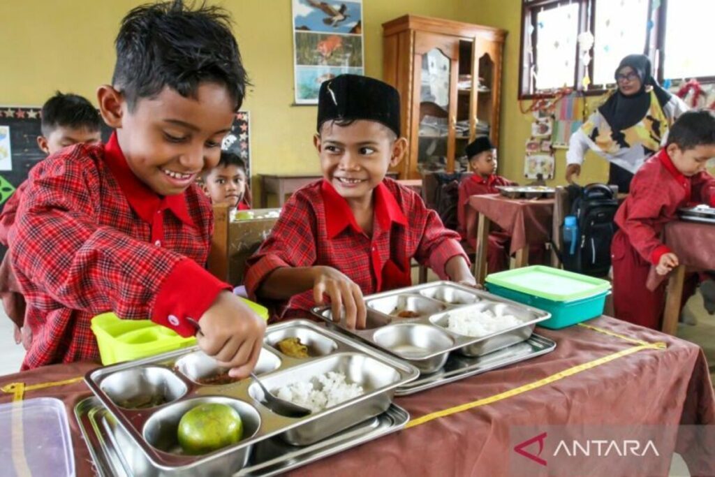ASIA WATCH: Indonesia’s free meal program faces cuts after scandals, food poisoning ASIA WATCH: Indonesia's free meal program faces cuts after scandals, food poisoning