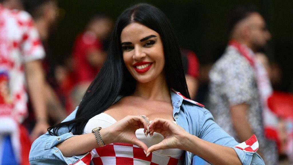World Cup superstar Ivana Knoll hops on the wrong bandwagon, Megan Moroney checks in & Conor McGregor is back
