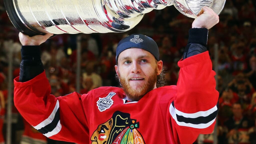 Kane returns to Blackhawks, signs 2-year, $16 million contract Kane returns to Blackhawks, signs 2-year, $16 million contract