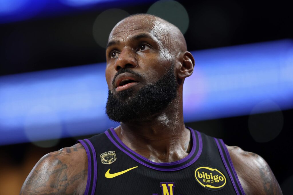 Ex-Lakers LeBron James Pushing for Blockbuster NBA Trade for $118 Million Star: Report Ex-Lakers LeBron James Pushing for Blockbuster NBA Trade for $118 Million Star: Report