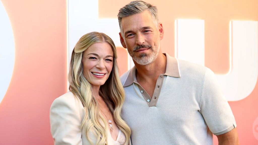 LeAnn Rimes shares naked hot tub photo with Eddie Cibrian on road trip from California to Nashville LeAnn Rimes shares naked hot tub photo with Eddie Cibrian on road trip from California to Nashville