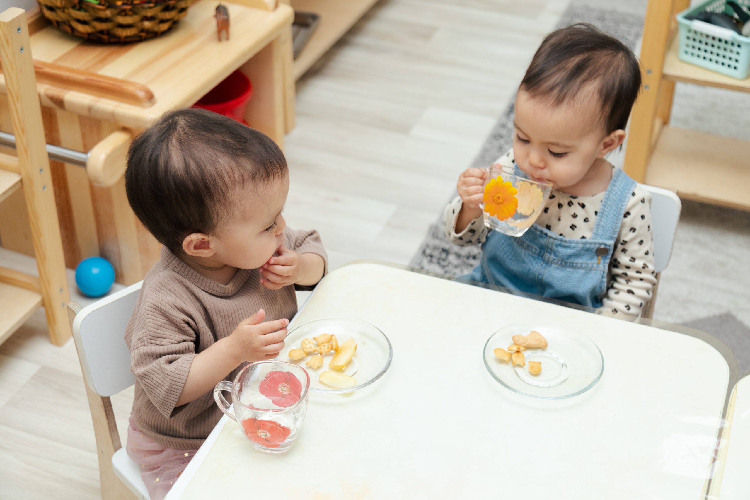 Kids eating snacks