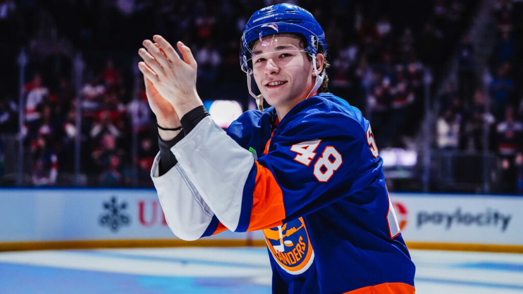 Schaefer ‘in no rush’ to become next Islanders captain Schaefer 'in no rush' to become next Islanders captain