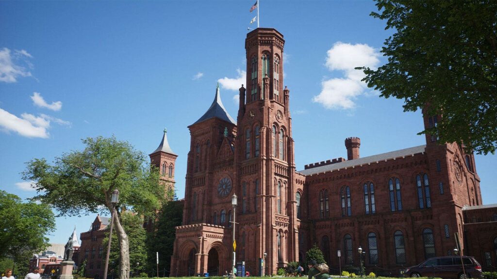 Trump orders signs outside Smithsonian museum amid row over its depiction of American history Trump orders signs outside Smithsonian museum amid row over its depiction of American history