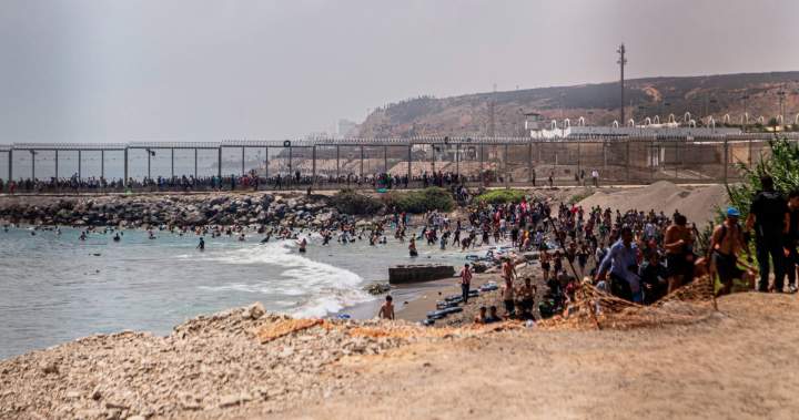 Thousands flood into Spain’s Ceuta from Morocco, sparking military response – National Thousands flood into Spain’s Ceuta from Morocco, sparking military response - National
