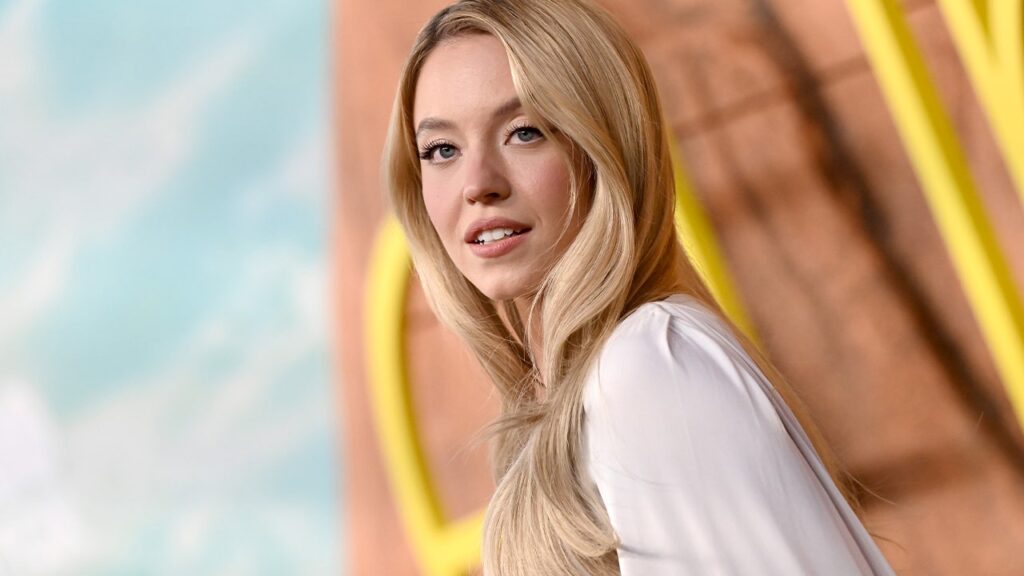 Sydney Sweeney shares bikini and underwear photos in Instagram dump from Australia trip Sydney Sweeney shares bikini and underwear photos in Instagram dump from Australia trip