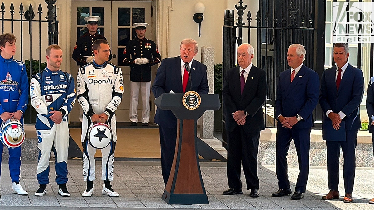 trump-speaking-preview-grand-prix