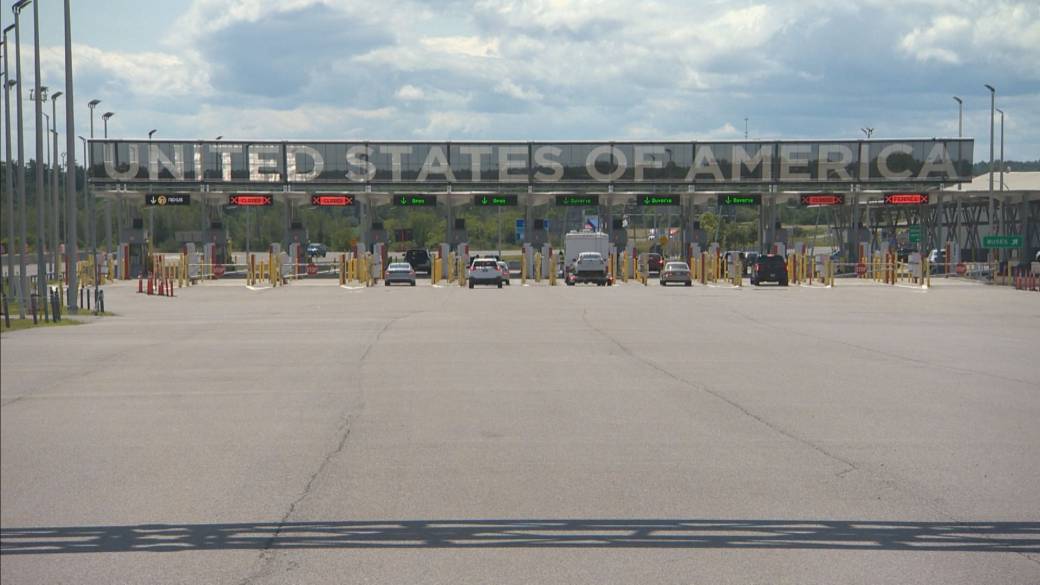 Click to play video: 'Canadians’ frustration with Trump, U.S. on display at quiet border crossing'