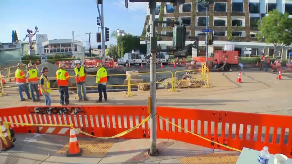 LADWP crews install new pipe after water main break, but return to normalcy still unclear LADWP crews install new pipe after water main break, but return to normalcy still unclear