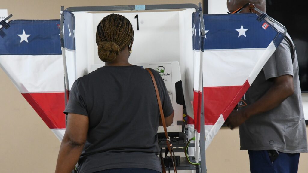 Federal judges allow new Tennessee congressional map Federal judges allow new Tennessee congressional map