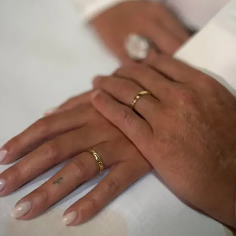 Ronaldo Instagram account Wedding rings seen in the hands of two people, one on top of the other