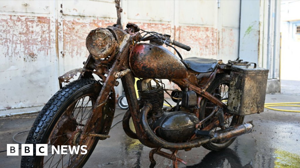 Danube river’s low water levels reveal remains of WWII German soldiers in Hungary Danube river's low water levels reveal remains of WWII German soldiers in Hungary