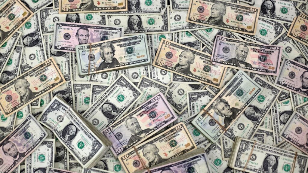 Between earn-nothing cash, broken long-term bonds, these are the safety trades of 2026 market Between earn-nothing cash, broken long-term bonds, these are the safety trades of 2026 market