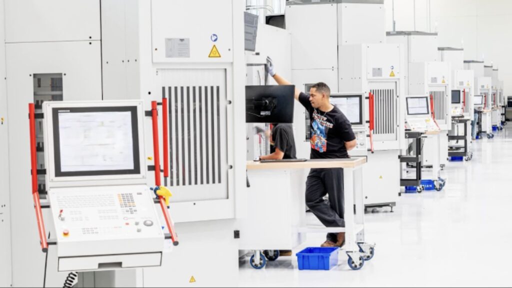 Hadrian valued at nearly $8 billion after fresh funding as money pours into defense tech Hadrian valued at nearly $8 billion after fresh funding as money pours into defense tech