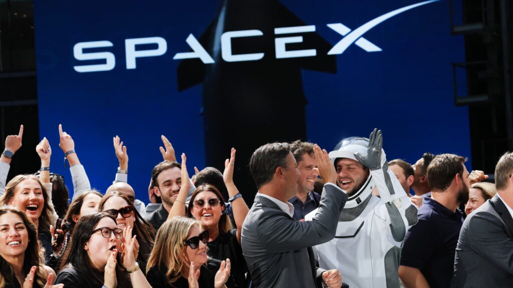 SpaceX’s post-IPO plunge sets tense backdrop for first earnings report SpaceX's post-IPO plunge sets tense backdrop for first earnings report