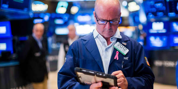 S&P 500 closes little changed as oil rises on Iran uncertainty, Intel leads chips lower